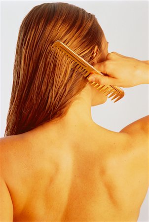 simsearch:614-02049186,k - Back View of Woman Combing Hair Foto de stock - Con derechos protegidos, Código: 700-00021545