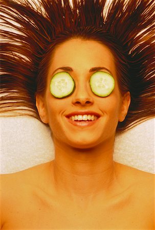 simsearch:700-00161564,k - Woman Having Cucumber Facial Fotografie stock - Rights-Managed, Codice: 700-00021547