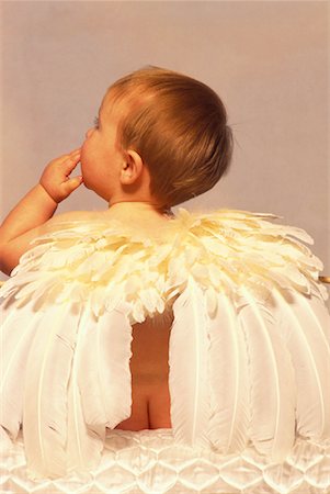 simsearch:700-00021555,k - Back View of Child with Cherub Wings Foto de stock - Direito Controlado, Número: 700-00021554