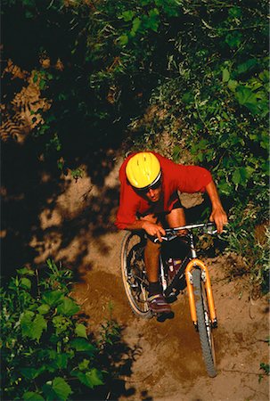 simsearch:700-00053390,k - Man Mountain Biking Foto de stock - Con derechos protegidos, Código: 700-00021683