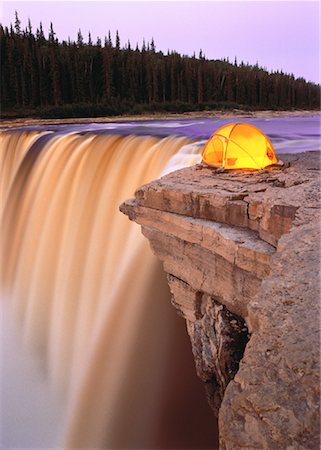Zelt in der Nähe von Alexandra Wasserfälle, Wasserfall, Hay River, Twin Falls Gorge Territorial Park Nordwest-Territorien, Kanada Stockbilder - Lizenzpflichtiges, Bildnummer: 700-00021755