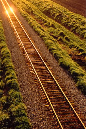 simsearch:700-00013716,k - Train Tracks at Sunset Foto de stock - Con derechos protegidos, Código: 700-00022165