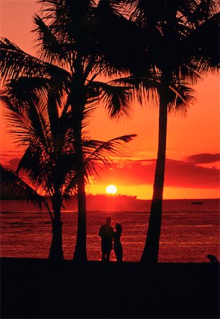 simsearch:600-00176655,k - Silhouette of Couple on Beach and Palm Trees at Sunset Kauai, Hawaii, USA Foto de stock - Direito Controlado, Número: 700-00022742