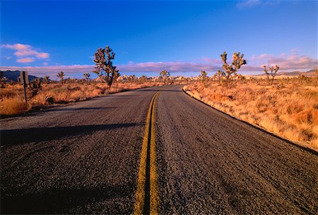 désert de mojave - Route pavée par désert Mojave Desert, California, USA Photographie de stock - Rights-Managed, Code: 700-00022930