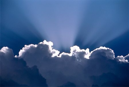 Wolken mit Sonnenstrahlen Stockbilder - Lizenzpflichtiges, Bildnummer: 700-00023277