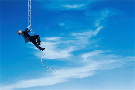 escalando los niveles empresariales - Man on String Ladder in Sky Foto de stock - Con derechos protegidos, Código: 700-00023848