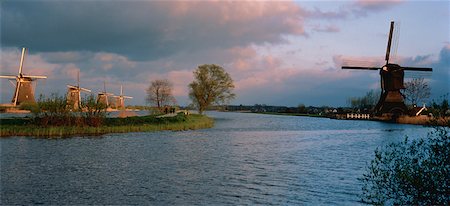 Windmills and River Kinderdijk, The Netherlands Foto de stock - Con derechos protegidos, Código: 700-00023889