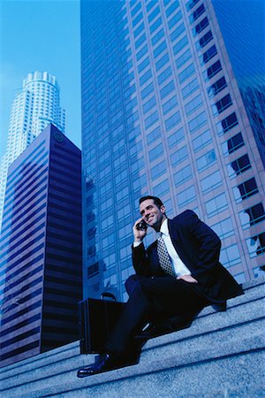 simsearch:700-00027893,k - Businessman Sitting on Steps Using Cell Phone Foto de stock - Con derechos protegidos, Código: 700-00034996