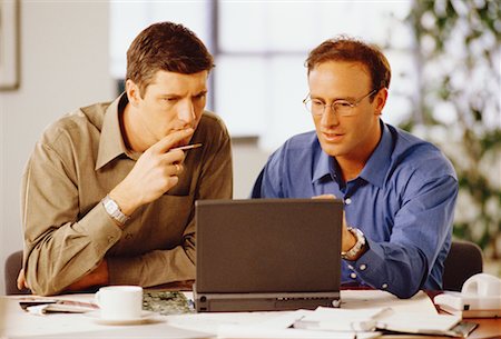 Les hommes d'affaires travaillant sur ordinateur portable Photographie de stock - Rights-Managed, Code: 700-00035040