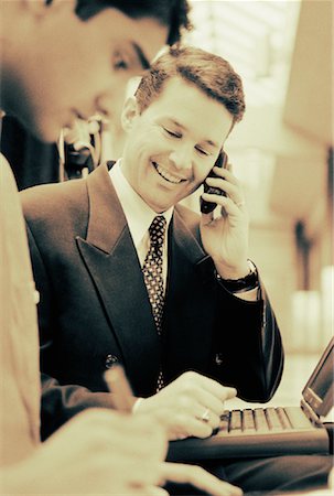 simsearch:700-00035291,k - Businessman Using Cell Phone Foto de stock - Direito Controlado, Número: 700-00035499