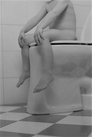 simsearch:600-01029753,k - Young Boy Sitting on Toilet Foto de stock - Con derechos protegidos, Código: 700-00035702