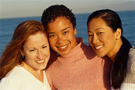 simsearch:700-00086325,k - Portrait of Three Women Outdoors Foto de stock - Con derechos protegidos, Código: 700-00036045