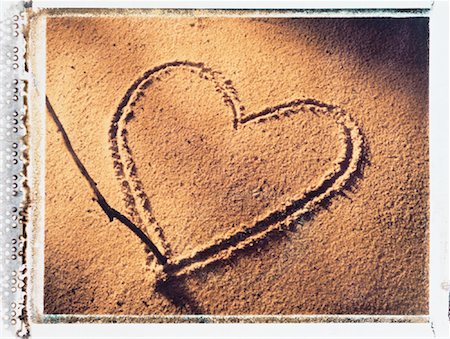 simsearch:600-00072464,k - Heart Drawn in Sand with Stick Foto de stock - Con derechos protegidos, Código: 700-00036067