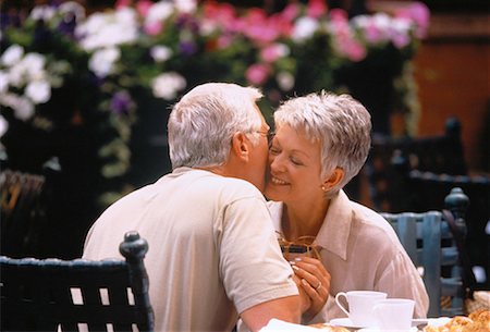simsearch:700-00038851,k - Mature Couple Embracing au café en plein air Photographie de stock - Rights-Managed, Code: 700-00037796