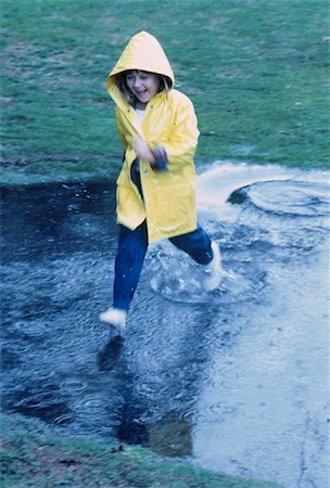 rain little girl - Fille jouant dans une flaque d'eau Photographie de stock - Rights-Managed, Code: 700-00038082