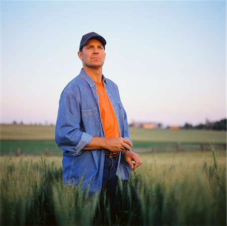 simsearch:700-00329193,k - Portrait de l'agriculteur dans le champ Photographie de stock - Rights-Managed, Code: 700-00038235