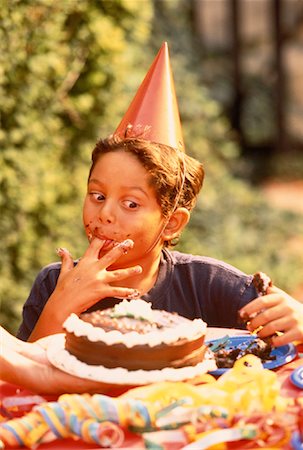simsearch:693-07444529,k - Boy Eating Cake Outdoors Stock Photo - Rights-Managed, Code: 700-00038298