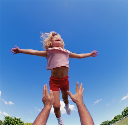 Vater wirft Tochter in Luft Stockbilder - Lizenzpflichtiges, Bildnummer: 700-00038610