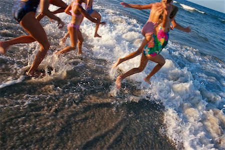 simsearch:700-00066429,k - Girls in Swimwear, Running in Surf on Beach Foto de stock - Con derechos protegidos, Código: 700-00038768