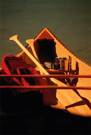 Backpack, Oars and Cell Phone in Canoe, Algonquin Provincial Park Ontario, Canada Foto de stock - Con derechos protegidos, Código: 700-00039214
