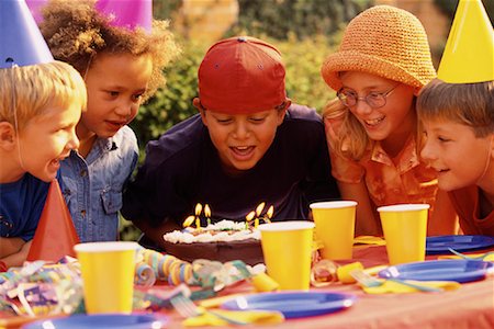 simsearch:649-07560323,k - Children at Birthday Party Stock Photo - Rights-Managed, Code: 700-00039342