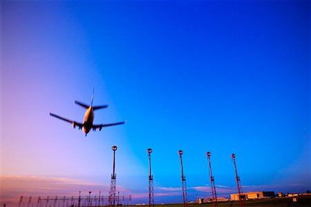 Airplane Landing Calgary International Airport Calgary, Alberta, Canada Foto de stock - Con derechos protegidos, Código: 700-00039513