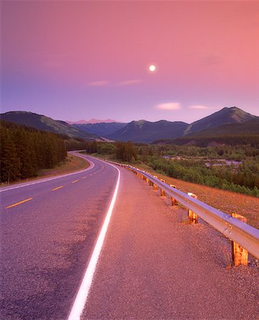 rodovia 40 - Moonrise over Highway 40 Alberta, Canada Foto de stock - Direito Controlado, Número: 700-00039910
