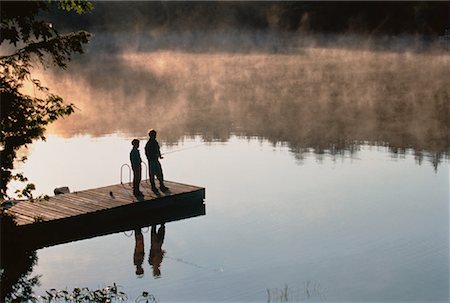 simsearch:600-00031315,k - Children Fishing on Clear Lake Muskoka, Ontario, Canada Foto de stock - Con derechos protegidos, Código: 700-00031314