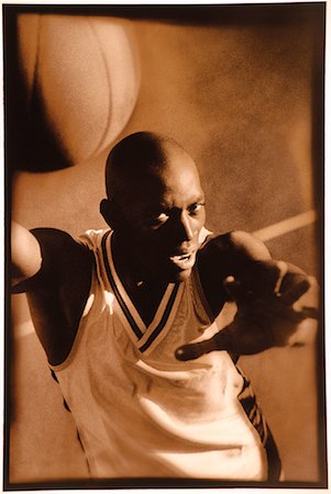 simsearch:700-00020798,k - Portrait of Man Playing Basketball Foto de stock - Con derechos protegidos, Código: 700-00031750