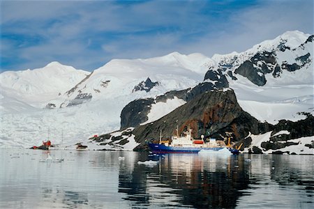 simsearch:841-07083552,k - R/V Livonia argentin Base, Almirante Brown Paradise Bay, Antarctique Photographie de stock - Rights-Managed, Code: 700-00031892
