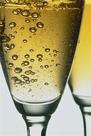 simsearch:700-05803329,k - Gros plan des verres de Champagne Photographie de stock - Rights-Managed, Code: 700-00032027