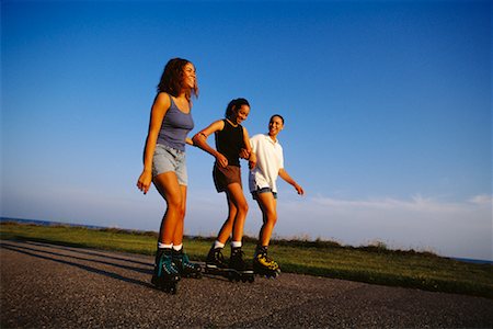 Trois femmes patin à roues alignées Photographie de stock - Rights-Managed, Code: 700-00032205