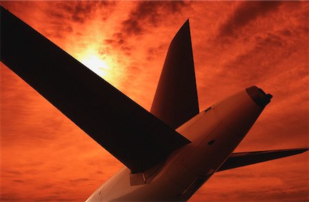 simsearch:700-00067281,k - Jet Tail and Wings at Sunset, Calgary, Alberta, Canada Foto de stock - Direito Controlado, Número: 700-00032475
