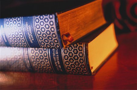 Close-Up of Stacked Books Foto de stock - Con derechos protegidos, Código: 700-00032613