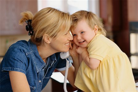 Mother and Daughter Listening to Telephone Foto de stock - Con derechos protegidos, Código: 700-00033137