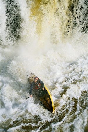 rio ottawa - Overhead View of Canoeist Hogs Back Falls, Rideau River Ottawa, Ontario, Canada Foto de stock - Direito Controlado, Número: 700-00033695