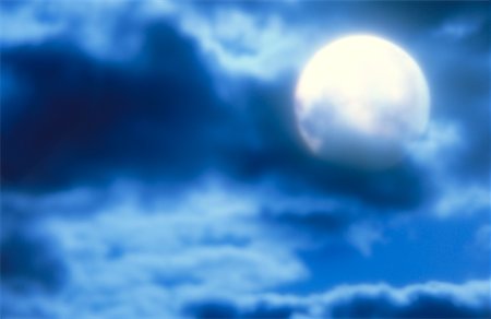 simsearch:700-00026443,k - Full Moon and Cloudy Sky Foto de stock - Direito Controlado, Número: 700-00033791