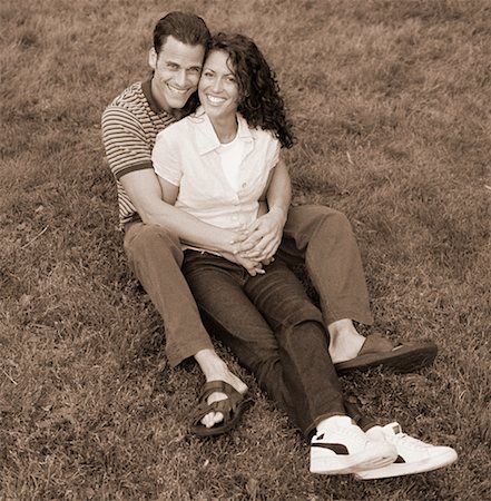 simsearch:700-00046307,k - Portrait of Couple Sitting in Field Stock Photo - Rights-Managed, Code: 700-00045279