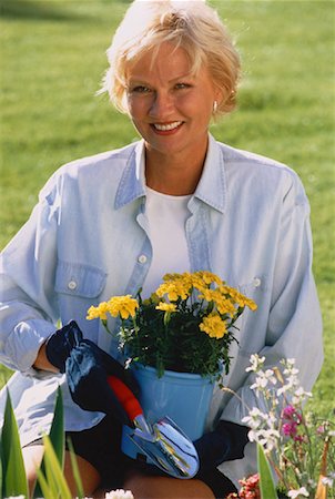 simsearch:700-01955498,k - Portrait of Mature Woman Gardening Foto de stock - Con derechos protegidos, Código: 700-00045658