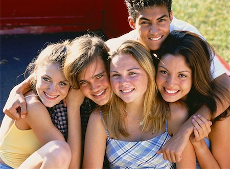 simsearch:700-00047020,k - Group Portrait of Teenagers Outdoors Foto de stock - Con derechos protegidos, Código: 700-00047025