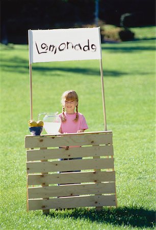 sell lemonade - Fille avec Stand de limonade en champ Photographie de stock - Rights-Managed, Code: 700-00047054
