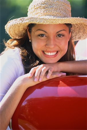 Portrait of Teenage Girl Wearing Straw Hat Outdoors Foto de stock - Con derechos protegidos, Código: 700-00047096