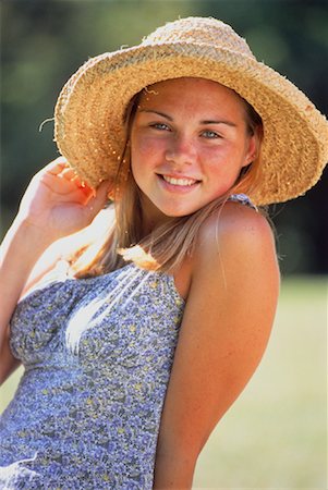 Portrait of Young Woman Wearing Straw Hat Outdoors Foto de stock - Con derechos protegidos, Código: 700-00047221