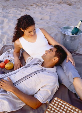 simsearch:600-03456256,k - Couple Having Picnic on Beach Stock Photo - Rights-Managed, Code: 700-00047312