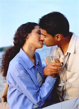 simsearch:600-03456256,k - Couple Holding Drinks and Kissing On Beach Stock Photo - Rights-Managed, Code: 700-00047351