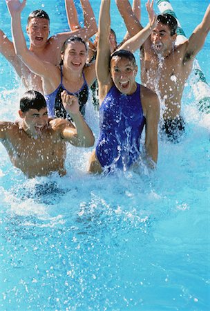 simsearch:700-00183137,k - Groupe d'adolescents en piscine Photographie de stock - Rights-Managed, Code: 700-00047432