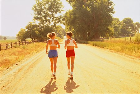 Vue arrière des femmes le long de la route, Boulder, Colorado, USA Photographie de stock - Rights-Managed, Code: 700-00048204