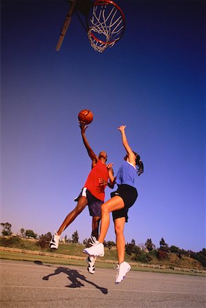 simsearch:700-02698437,k - Femmes jouent basket-ball extérieur Photographie de stock - Rights-Managed, Code: 700-00048289