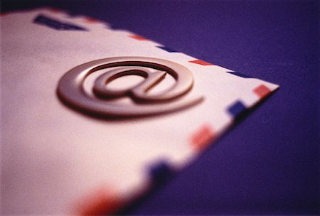 simsearch:700-00032052,k - Nahaufnahme der @-Symbol auf Air Mail Umschlag Stockbilder - Lizenzpflichtiges, Bildnummer: 700-00048357