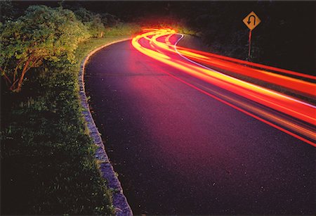 Sentiers de lumière sur la route au crépuscule Gatineau Parkway, parc de la Gatineau (Québec), Canada Photographie de stock - Rights-Managed, Code: 700-00048824